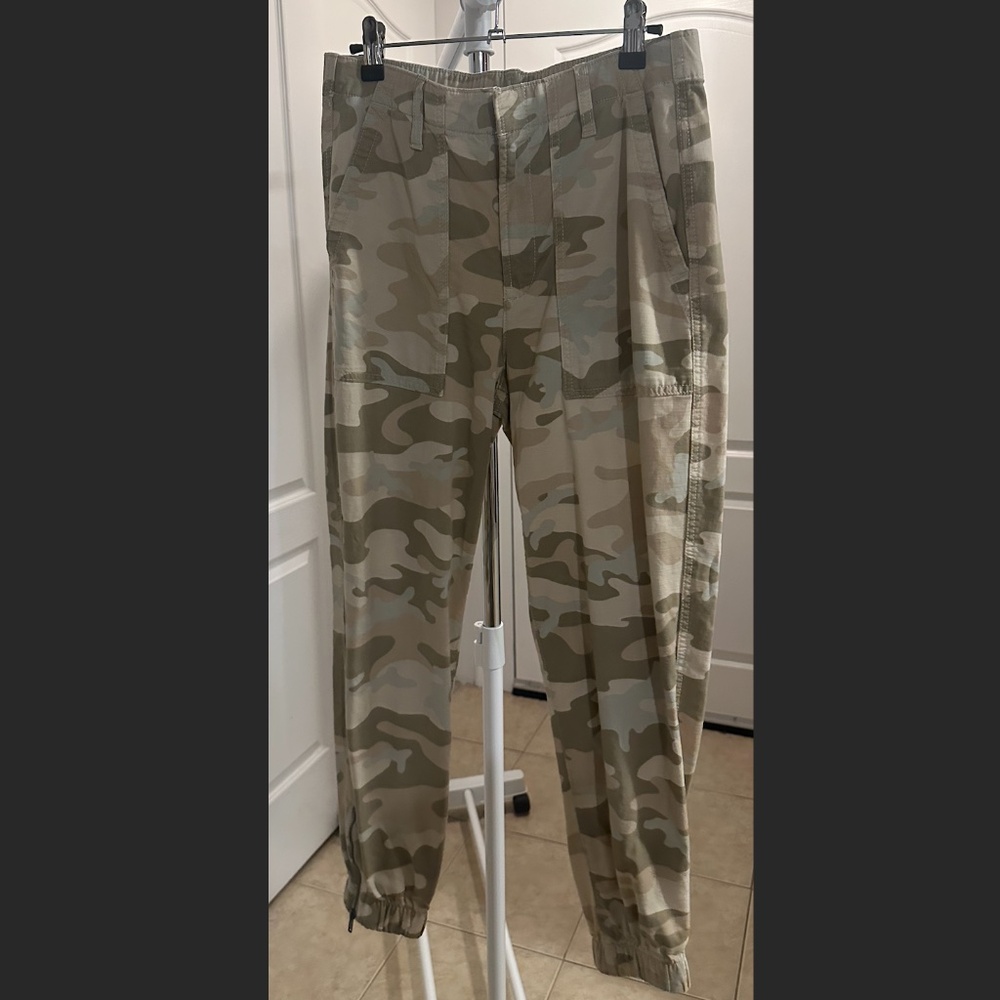 GAP Women's Khaki Pants Size 6 Beige/tan Camouflage GREAT CONDITION